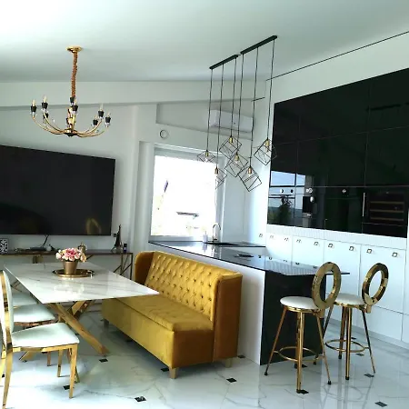 Luxury Penthouse With Large Terrace & Panoramic Old Town View Apartment