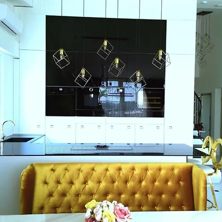 Luxury Penthouse With Large Terrace & Panoramic Old Town View Apartment