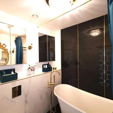 Luxury Penthouse With Large Terrace & Panoramic Old Town View Апартаменты Вильнюс