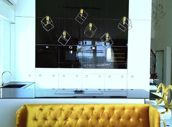 Luxury Penthouse With Large Terrace & Panoramic Old Town View Lägenhet