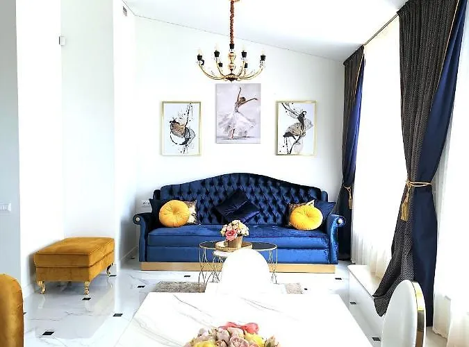 Luxury Penthouse With Large Terrace & Panoramic Old Town View